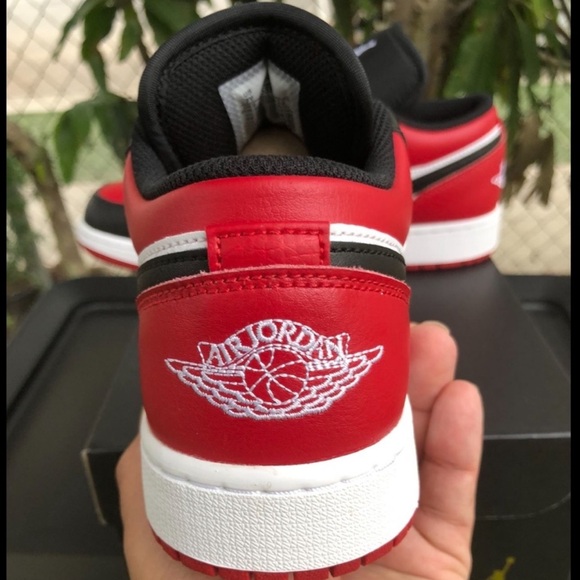 Nike Air Jordan 1 Low Bred Toe Chicago Red Size GS 6.5Y BRAND NEW without box - Picture 4 of 5